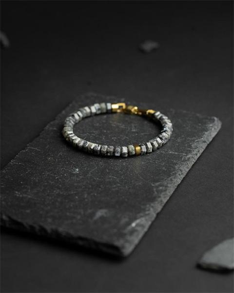 Exklusives Armband mit handgeschliffenem Larvikit-Stein und 18-karätiger Vergoldung - Octo Grey